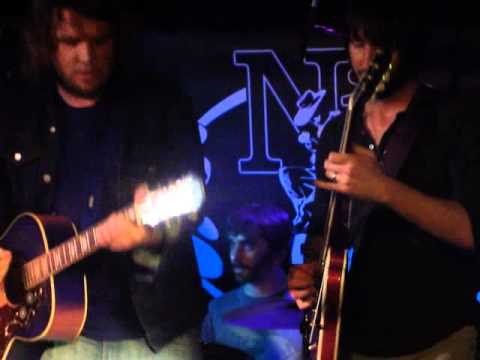 Revolution Blues door Israel Nash Gripka