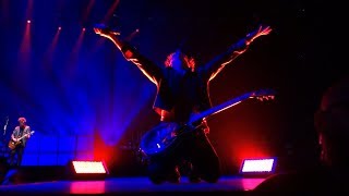 Download lagu Green Day - Boulevard of Broken Dreams – Live in Oakland mp3 Download lagu Green Day - Boulevard of Broken Dreams – Live in Oakland mp3