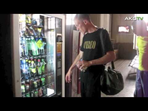 AKCTV: 24.07.10 - Видеоприглашение на 1315/ Ваня Dee & Bacon