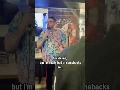 Comedian gets destroyed by heckle 🤣