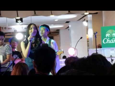 Ink waruntorn - ฉันต้องคิดถึงเธอแบบไหน live Melody of life 10