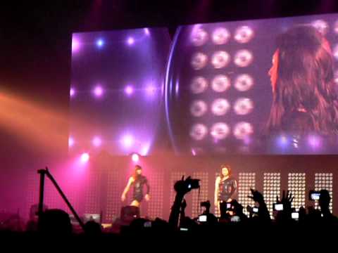 Clip: SM Town Live PARIS Single Ladies with Eeteuk