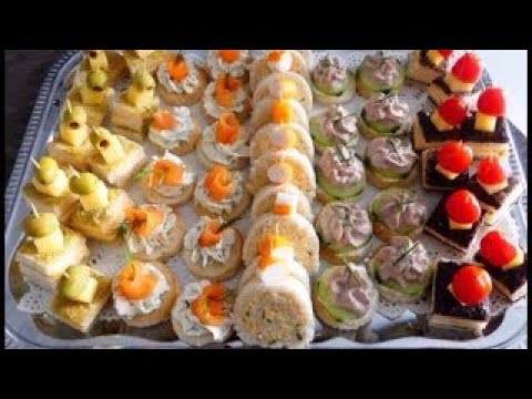 Assortiments de canapés pour l'apéritif réalisés avec du pain de mie.