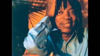 Milton Nascimento - Cravo E Canela.wmv