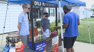 Cuyahoga County brothers hold lemonade stand fundraiser to honor deceased Maple Heights officer