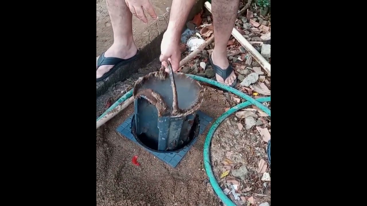 Watch Now Como limpar caixa de gordura com cesto - Caixa de Gordura Krona DN300 #shorts Como limpar caixa de gordura com cesto - Caixa de Gordura Krona DN300 #shorts