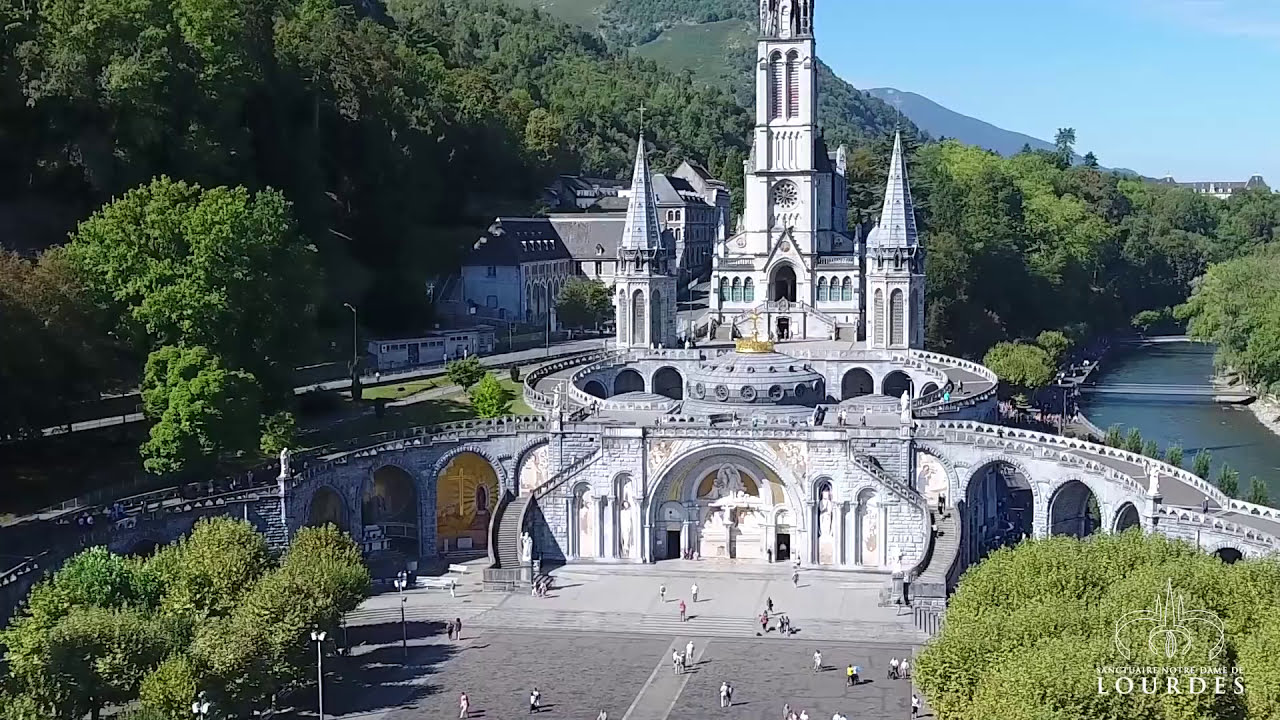 Le Sanctuaire de Lourdes vu du ciel.