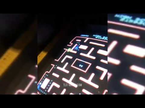 T-Boz of TLC Sports New Fuscia Hairstyle Playing PacMan at TLC Show August 15, 2019 | TLC-Army.com