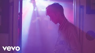 Musik-Video-Miniaturansicht zu YOUTH Songtext von Troye Sivan