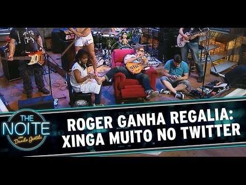 The Noite (12/09/14) - Roger ganha cara para xingar no Twitter por ele