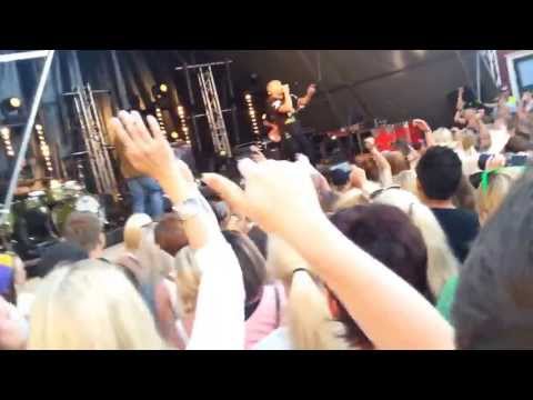 Petter ft Eye n' I - Så Klart (Live i Jakobstad @ After Eight 25.7.2013)