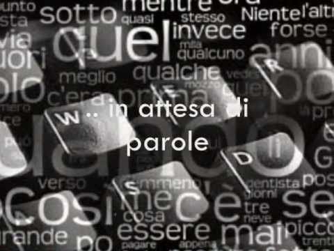 Un uomo con una penna in mano di Simone Consorti