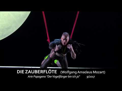 Wolfgang Amadeus Mozart DIE ZAUBERFLÖTE "Der Vogelfänger bin ich ja" Daniel Schmutzhard (Papageno)