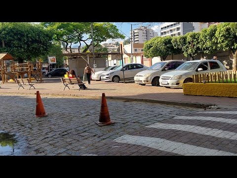 Praça de Carangola movimentada antes do Natal 🎅