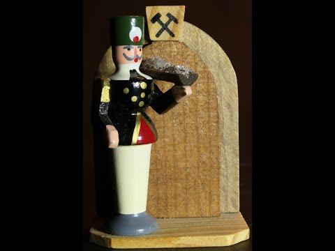 historische Erzgebirgsfiguren - Bergmann - Stolleneingang, 4 cm  (B16)  -  Klöss - Seiffen