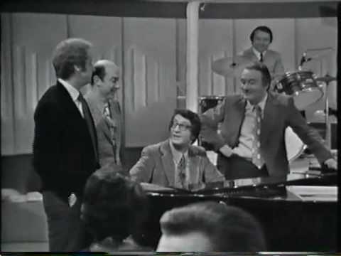 Quartetto Cetra - Medley con Johnny Dorelli (Jolly 1970)