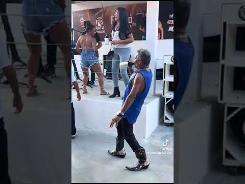 O menino de vó vai deixar vovó