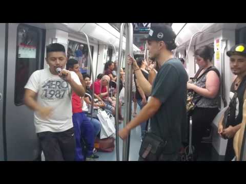 ANDER DRAW & KARU & ANDINO IMPROVISANDO EN EL METRO DE BARCELONA