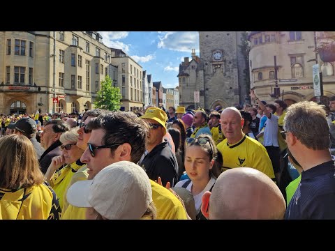 Oxford United Football Fans Waiting For Oxford United Victory Parade 20th May 2024