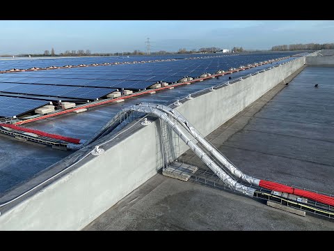 Video afspelen. De video opent in een sub-venster en begint meteen met spelen indien toegestaan.