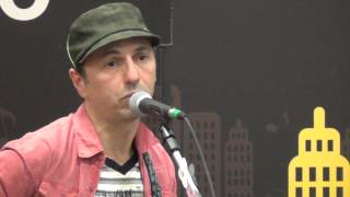 Zeca Baleiro - Bandeira - Livrarias Curitiba - Curitiba - Brazil - 31/7/2012