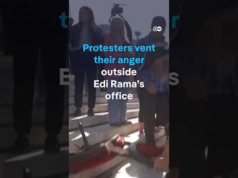 Protesters in Albania vent their anger outside PM Rama’s office | DW News