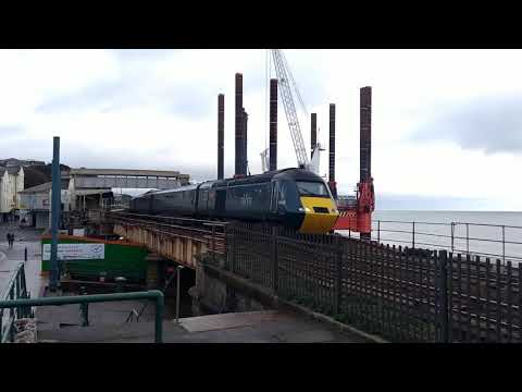 Trains. A GWR Castle Set HST at Dawlish