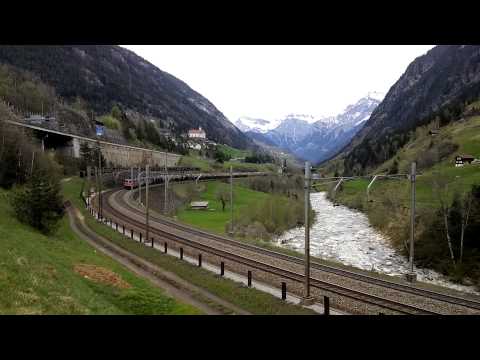 TRIPLA TRAZIONE DI SBB Re 4/4 CON CISTERNE TRANSITA A WASSEN. (CH) 25 - 4 - 2015.