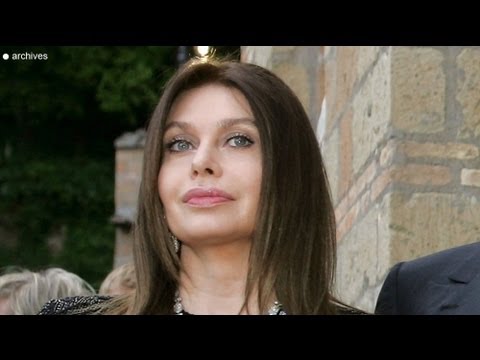 Берлускони се съгласи на солено бракоразводно споразумение