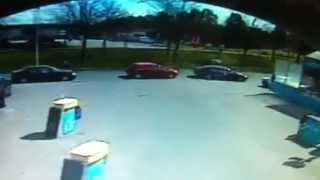 preview picture of video 'Auto rijdt zo de sloot in, auto rijdt te water in purmerend'