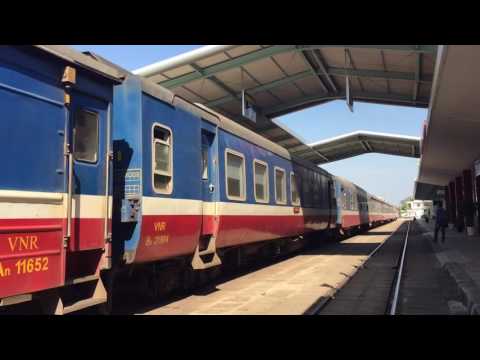 [05] D19E-972 kéo tàu SE7 vào ga Nha Trang(Ga cuối của hành trình vì sự cố sập cầu Ghềnh)(18/4/2016)