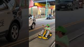 日本じゃ警察も任天堂もブチギレるマリカー [海外TikTok]