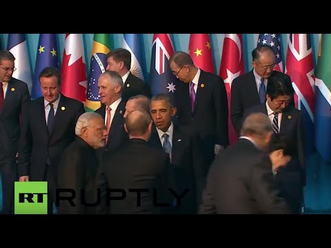 Turkey: Putin shakes hands with Obama during G20 leaders' photo op