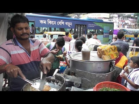 Egg Toast @ 20 rs Each & Ghugni @ 12 rs Plate Street Food Kolkata Gariahat More Video