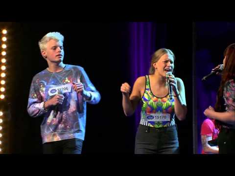 Fanny, Samuel, Emilia, Twyla och Thomas i gruppmomentet av Idols slutaudition - Idol Sverige (TV4)