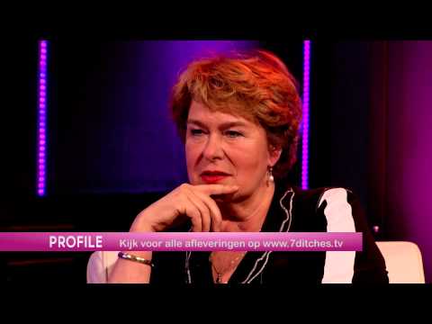 Violet Falkenburg — Presentator en coach Violet Falkenburg: 'Twitter is voor mij