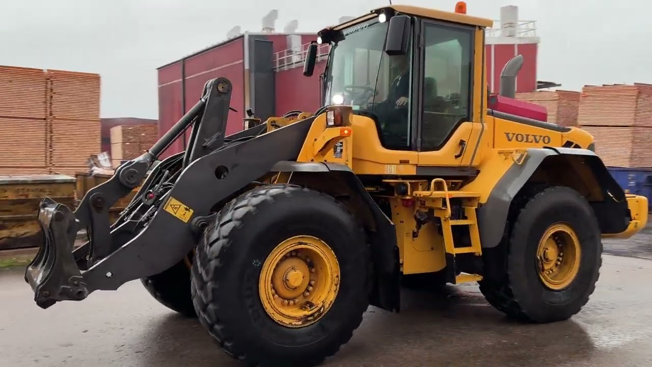 Presentation video clip: Volvo L120F - 0 km - 2006