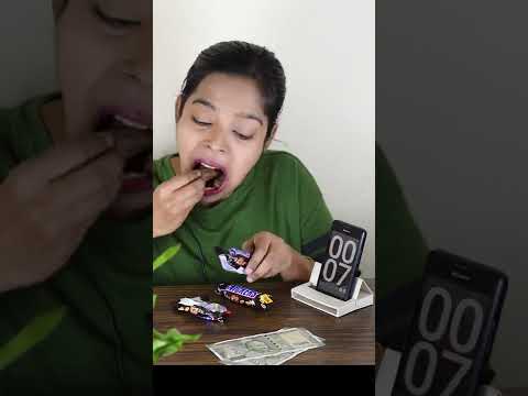 30 SECOND Snickers CHALLENGE 😳 | 1000 RS  ki SNICKERS 🤑 #shorts #ashortaday #minkutinku