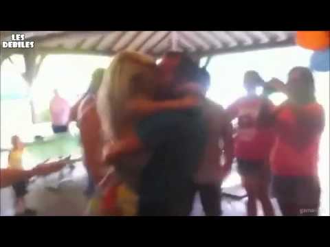 cum reactioneaza o blonda cand este ceruta in casatorie.mp4