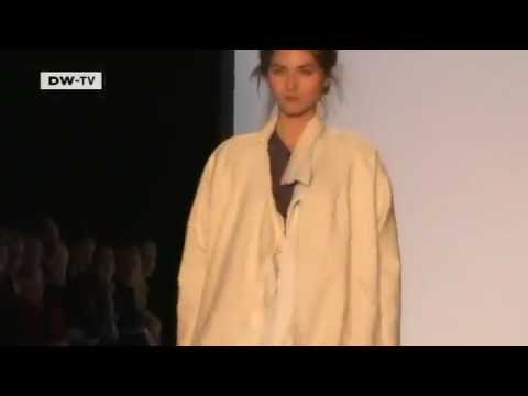 Modedesigner Vladimir Karaleev beim"Vogue Salon"in Zürich - euromaxx | euromaxx