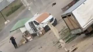 Schock-Video: Russische Drohne jagt Zivilisten auf Markt in Cherson