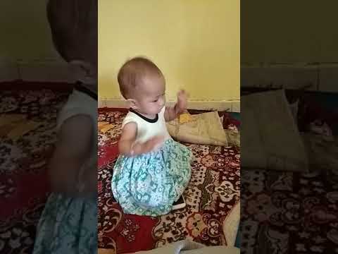 Azmiya - Bermain Dan Bernyanyi