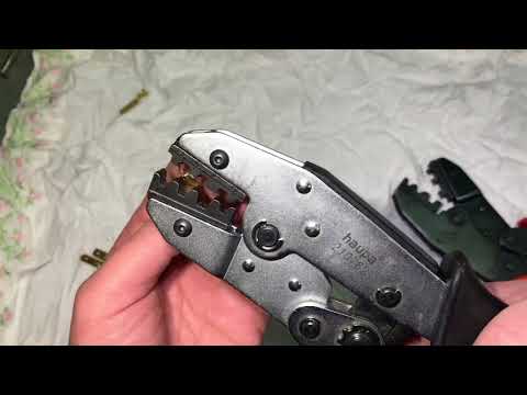 Клещи обжимные и зачистные YATO 220 мм (YT-2250) Клещи обжимные и зачистные YATO 220 мм (YT-2250)