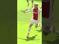 Throwback: Lasse Schöne met een GEWELDIGE vrije trap in De Klassieker ☄️?