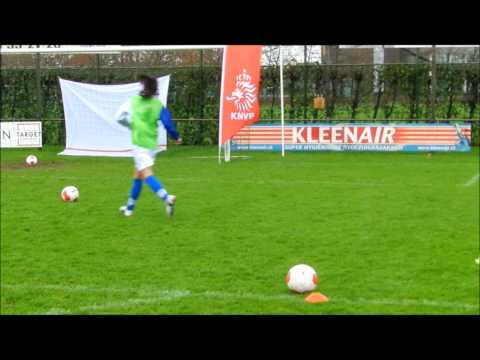 2011-11-27 Bij v.v. Internos KNVB meiden voetbalclinic m.m.v. FC Utrecht speelsters