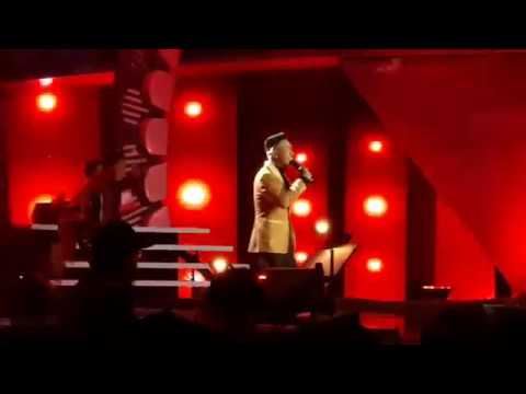 Tampil energik RIDWAN dg lagu "Penyakit Cinta" ; konser top 15 group 2 DA Asia 4