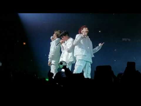 [FANCAM 2] 181002 - Tear  - BTS LYS Tour in Chicago