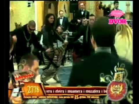 DVOR SRBIJA- Bebi Dol igra kolceee...