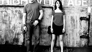 PJ Harvey feat. Queens of Stone Age - Powdered Wig Machine