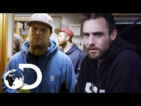 キャプテンは、彼らが彼の命令に背いた後、酔っ払った乗組員を解雇する｜NEW デッドレイストキャッチ (Captain Fires Drunk Crew Members After They Disobeyed His Orders | NEW Deadliest Catch)